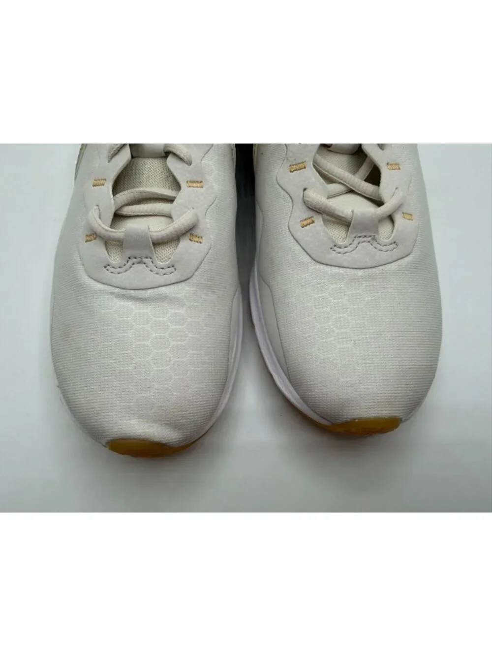 Nike Legend Essential 2 Trainers Women Size 7.5 Platinum Tint/Metallic Gold Star